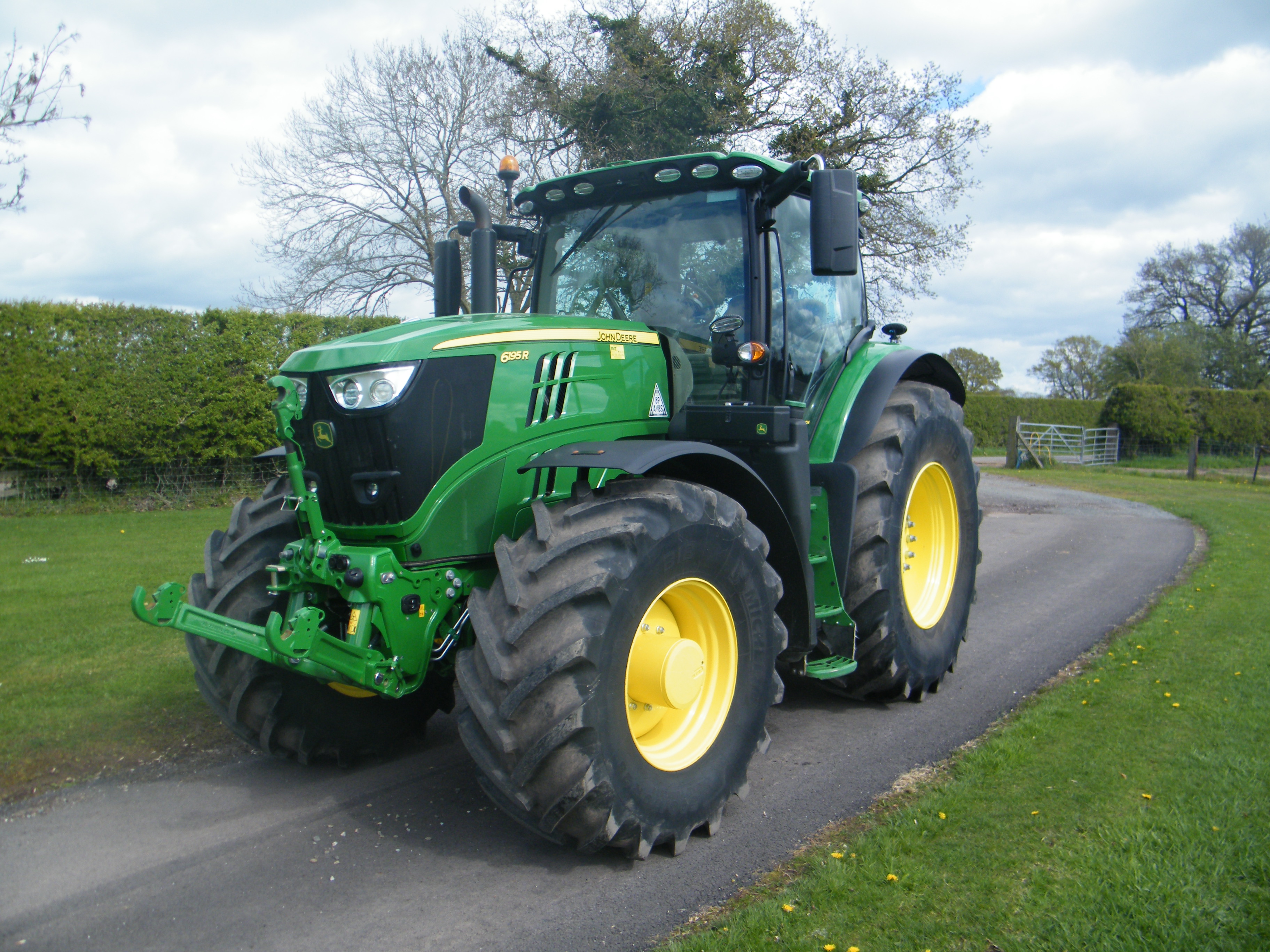 JOHN DEERE 6195R